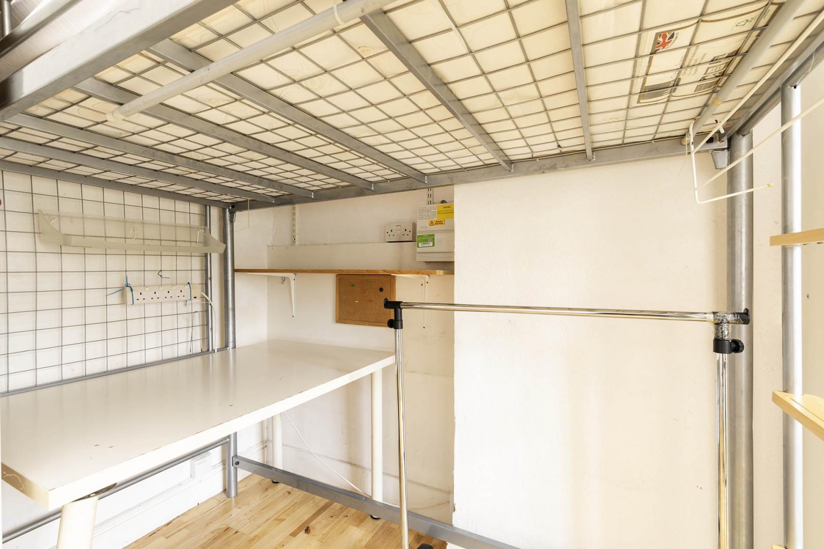 Modern Apartment Howitt Road, Belsize Park